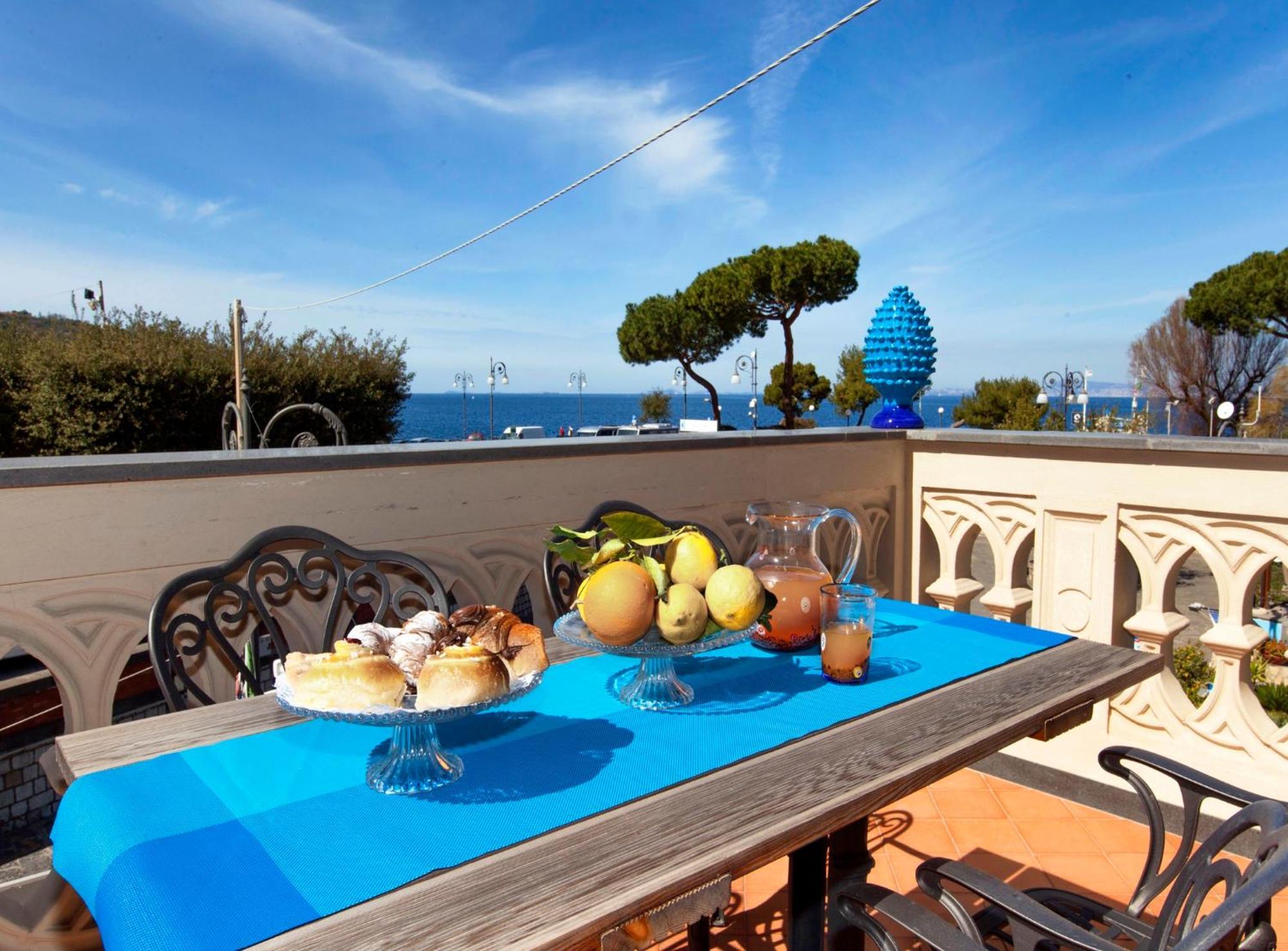 Terrace By The Sea - Entire With Terrace